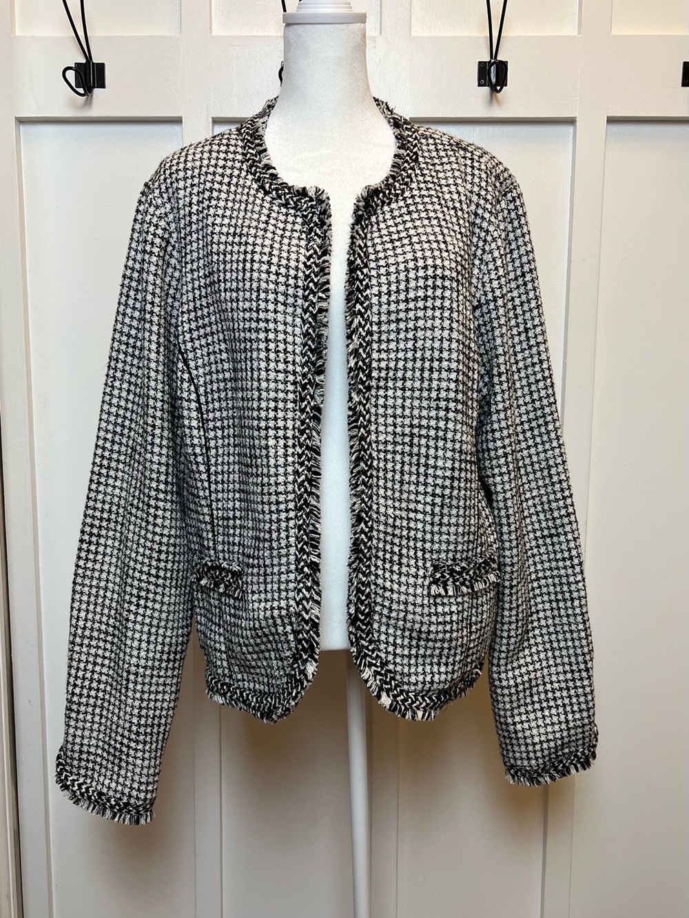 White House Black Market Women's Size XL Tweed Black White Lined Blazer Jacket